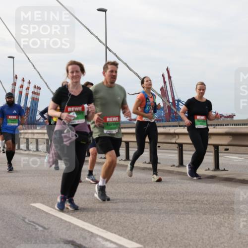 03.10.2025 - Köhlbrandbrückenlauf Lena Gebhardt http://msf.ph/oto/9205122 03.10.2025 15:59:58 Position 2  meine-sportfotos.de