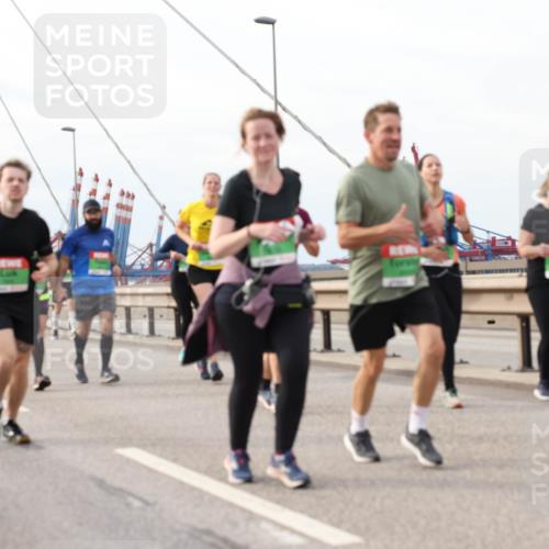 03.10.2025 - Köhlbrandbrückenlauf Lena Gebhardt http://msf.ph/oto/9205124 03.10.2025 15:59:59 Position 2  meine-sportfotos.de