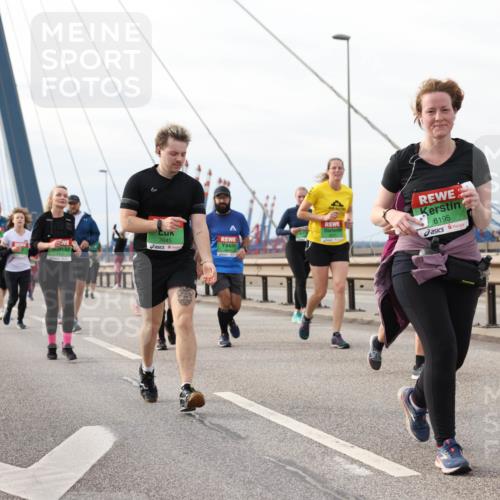 03.10.2025 - Köhlbrandbrückenlauf Lena Gebhardt http://msf.ph/oto/9205127 03.10.2025 15:59:59 Position 2 8195, 7645 meine-sportfotos.de