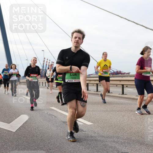 03.10.2025 - Köhlbrandbrückenlauf Lena Gebhardt http://msf.ph/oto/9205135 03.10.2025 16:00:01 Position 2 040, 7645 meine-sportfotos.de