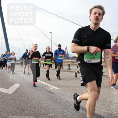 03.10.2025 - Köhlbrandbrückenlauf Lena Gebhardt http://msf.ph/oto/9205138 03.10.2025 16:00:01 Position 2 7645, 040 meine-sportfotos.de