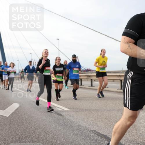 03.10.2025 - Köhlbrandbrückenlauf Lena Gebhardt http://msf.ph/oto/9205142 03.10.2025 16:00:01 Position 2 707 meine-sportfotos.de