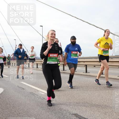 03.10.2025 - Köhlbrandbrückenlauf Lena Gebhardt http://msf.ph/oto/9205145 03.10.2025 16:00:02 Position 2 7405, 8371 meine-sportfotos.de