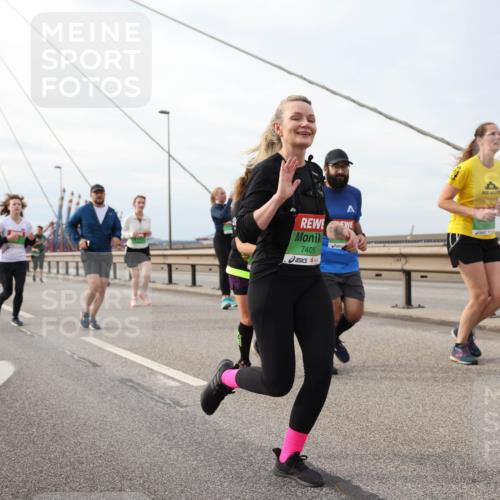 03.10.2025 - Köhlbrandbrückenlauf Lena Gebhardt http://msf.ph/oto/9205146 03.10.2025 16:00:02 Position 2 7405 meine-sportfotos.de