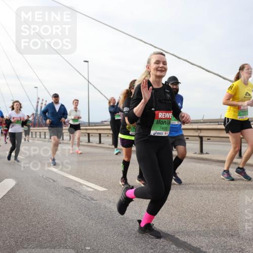 03.10.2025 - Köhlbrandbrückenlauf Lena Gebhardt http://msf.ph/oto/9205147 03.10.2025 16:00:02 Position 2 7405 meine-sportfotos.de