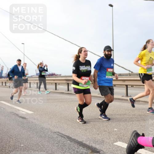 03.10.2025 - Köhlbrandbrückenlauf Lena Gebhardt http://msf.ph/oto/9205148 03.10.2025 16:00:03 Position 2  meine-sportfotos.de