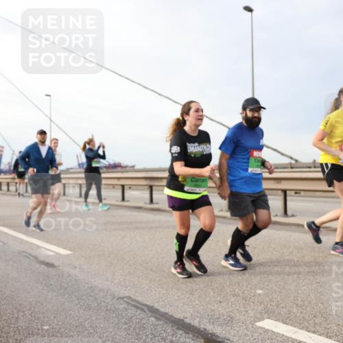 03.10.2025 - Köhlbrandbrückenlauf Lena Gebhardt http://msf.ph/oto/9205149 03.10.2025 16:00:03 Position 2  meine-sportfotos.de