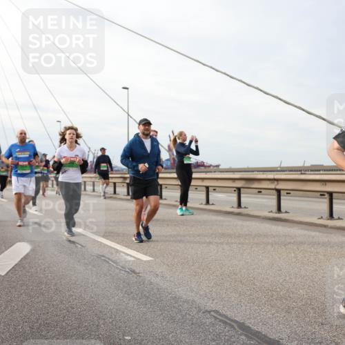 03.10.2025 - Köhlbrandbrückenlauf Lena Gebhardt http://msf.ph/oto/9205151 03.10.2025 16:00:03 Position 2 9640, 171 meine-sportfotos.de