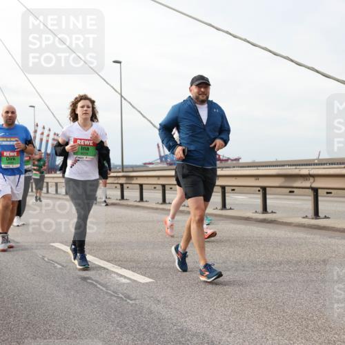 03.10.2025 - Köhlbrandbrückenlauf Lena Gebhardt http://msf.ph/oto/9205152 03.10.2025 16:00:04 Position 2 9074 meine-sportfotos.de