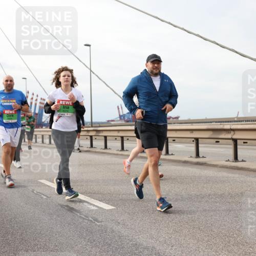 03.10.2025 - Köhlbrandbrückenlauf Lena Gebhardt http://msf.ph/oto/9205153 03.10.2025 16:00:04 Position 2 9074 meine-sportfotos.de