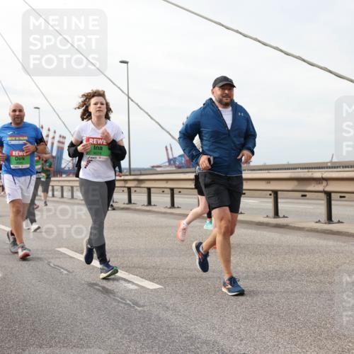 03.10.2025 - Köhlbrandbrückenlauf Lena Gebhardt http://msf.ph/oto/9205154 03.10.2025 16:00:04 Position 2 9074 meine-sportfotos.de