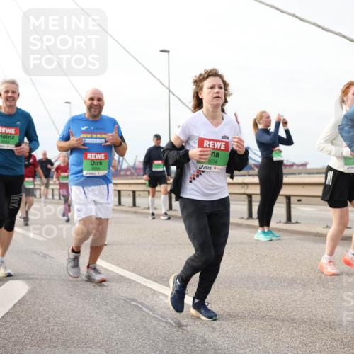 03.10.2025 - Köhlbrandbrückenlauf Lena Gebhardt http://msf.ph/oto/9205157 03.10.2025 16:00:04 Position 2 8656, 9586, 9074 meine-sportfotos.de