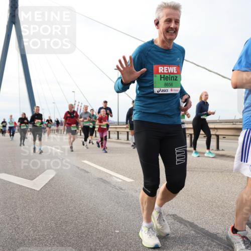 03.10.2025 - Köhlbrandbrückenlauf Lena Gebhardt http://msf.ph/oto/9205167 03.10.2025 16:00:06 Position 2 8656, 9586 meine-sportfotos.de