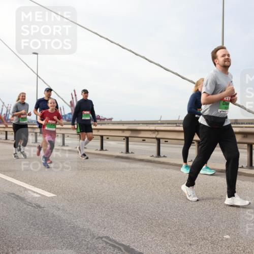 03.10.2025 - Köhlbrandbrückenlauf Lena Gebhardt http://msf.ph/oto/9205169 03.10.2025 16:00:07 Position 2 8744, 82 meine-sportfotos.de