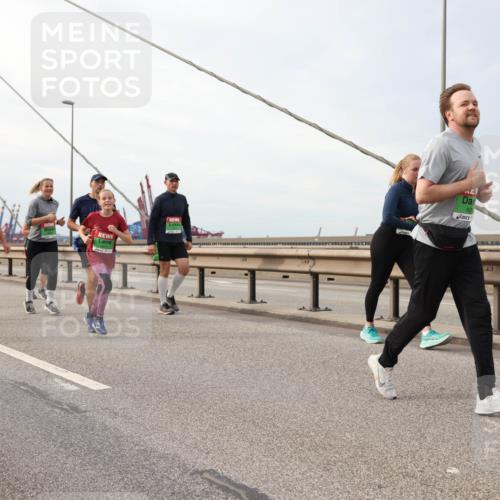 03.10.2025 - Köhlbrandbrückenlauf Lena Gebhardt http://msf.ph/oto/9205170 03.10.2025 16:00:07 Position 2  meine-sportfotos.de