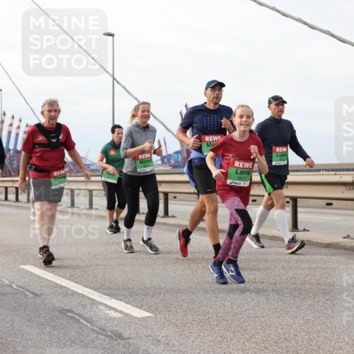 03.10.2025 - Köhlbrandbrückenlauf Lena Gebhardt http://msf.ph/oto/9205173 03.10.2025 16:00:08 Position 2 8744, 8677 meine-sportfotos.de