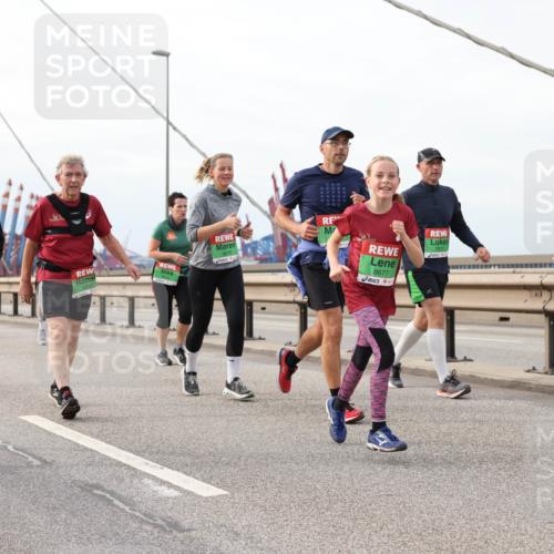 03.10.2025 - Köhlbrandbrückenlauf Lena Gebhardt http://msf.ph/oto/9205174 03.10.2025 16:00:08 Position 2 8744, 8312, 8677 meine-sportfotos.de