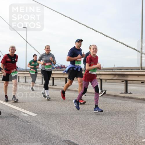 03.10.2025 - Köhlbrandbrückenlauf Lena Gebhardt http://msf.ph/oto/9205175 03.10.2025 16:00:08 Position 2 8744, 8677 meine-sportfotos.de