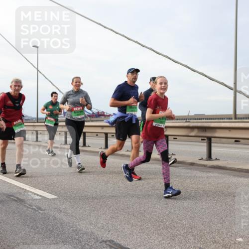03.10.2025 - Köhlbrandbrückenlauf Lena Gebhardt http://msf.ph/oto/9205176 03.10.2025 16:00:09 Position 2 8744, 8679, 8677 meine-sportfotos.de