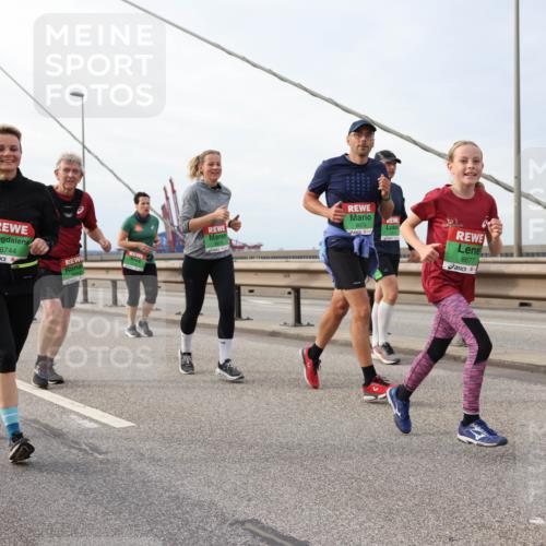 03.10.2025 - Köhlbrandbrückenlauf Lena Gebhardt http://msf.ph/oto/9205177 03.10.2025 16:00:09 Position 2 8744, 8679, 8677 meine-sportfotos.de