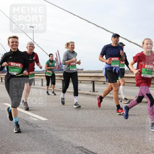 03.10.2025 - Köhlbrandbrückenlauf Lena Gebhardt http://msf.ph/oto/9205178 03.10.2025 16:00:09 Position 2 8744, 8679, 8677 meine-sportfotos.de