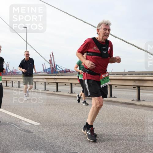 03.10.2025 - Köhlbrandbrückenlauf Lena Gebhardt http://msf.ph/oto/9205185 03.10.2025 16:00:10 Position 2 8587, 8312 meine-sportfotos.de