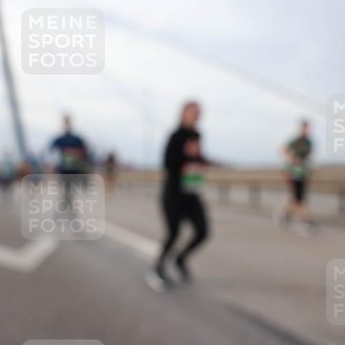 03.10.2025 - Köhlbrandbrückenlauf Lena Gebhardt http://msf.ph/oto/9205188 03.10.2025 16:00:11 Position 2  meine-sportfotos.de