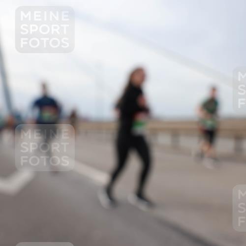 03.10.2025 - Köhlbrandbrückenlauf Lena Gebhardt http://msf.ph/oto/9205189 03.10.2025 16:00:11 Position 2  meine-sportfotos.de