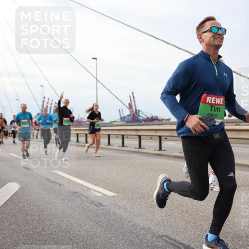 03.10.2025 - Köhlbrandbrückenlauf Lena Gebhardt http://msf.ph/oto/9205193 03.10.2025 16:00:12 Position 2 136 meine-sportfotos.de