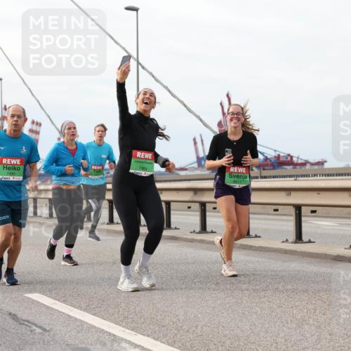 03.10.2025 - Köhlbrandbrückenlauf Lena Gebhardt http://msf.ph/oto/9205197 03.10.2025 16:00:13 Position 2 7490, 7464, 8517 meine-sportfotos.de