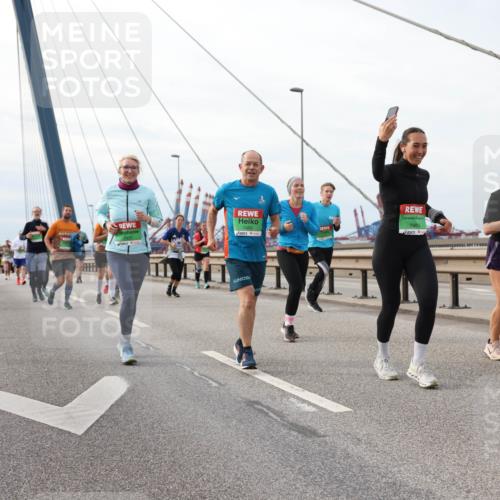 03.10.2025 - Köhlbrandbrückenlauf Lena Gebhardt http://msf.ph/oto/9205201 03.10.2025 16:00:14 Position 2 7490, 7464, 8517 meine-sportfotos.de
