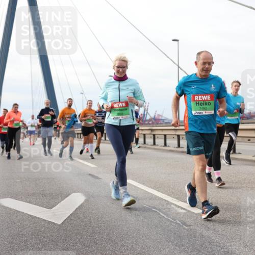 03.10.2025 - Köhlbrandbrückenlauf Lena Gebhardt http://msf.ph/oto/9205205 03.10.2025 16:00:15 Position 2 7922, 7490 meine-sportfotos.de