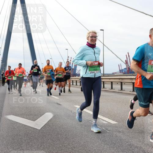 03.10.2025 - Köhlbrandbrückenlauf Lena Gebhardt http://msf.ph/oto/9205209 03.10.2025 16:00:15 Position 2 7922, 7490 meine-sportfotos.de