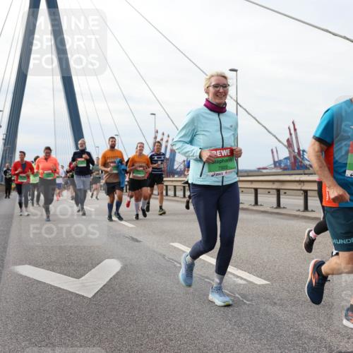 03.10.2025 - Köhlbrandbrückenlauf Lena Gebhardt http://msf.ph/oto/9205210 03.10.2025 16:00:15 Position 2 7922, 7490 meine-sportfotos.de