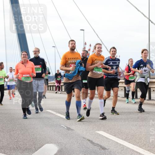 03.10.2025 - Köhlbrandbrückenlauf Lena Gebhardt http://msf.ph/oto/9205212 03.10.2025 16:00:16 Position 2 8793, 8087, 7774 meine-sportfotos.de