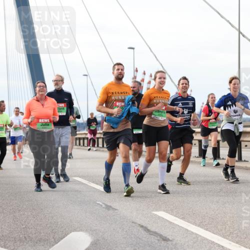 03.10.2025 - Köhlbrandbrückenlauf Lena Gebhardt http://msf.ph/oto/9205213 03.10.2025 16:00:16 Position 2 8087, 8794, 7774 meine-sportfotos.de