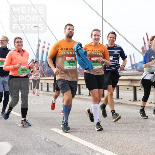 03.10.2025 - Köhlbrandbrückenlauf Lena Gebhardt http://msf.ph/oto/9205220 03.10.2025 16:00:17 Position 2 879, 8087, 7773, 7774 meine-sportfotos.de