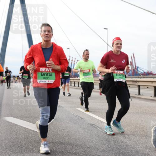 03.10.2025 - Köhlbrandbrückenlauf Lena Gebhardt http://msf.ph/oto/9205238 03.10.2025 16:00:21 Position 2 8793, 9434, 879 meine-sportfotos.de