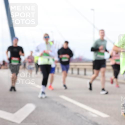 03.10.2025 - Köhlbrandbrückenlauf Lena Gebhardt http://msf.ph/oto/9205242 03.10.2025 16:00:22 Position 2  meine-sportfotos.de