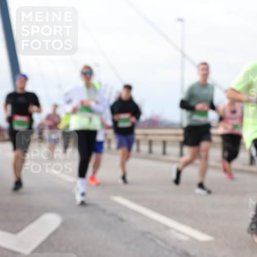03.10.2025 - Köhlbrandbrückenlauf Lena Gebhardt http://msf.ph/oto/9205243 03.10.2025 16:00:22 Position 2  meine-sportfotos.de