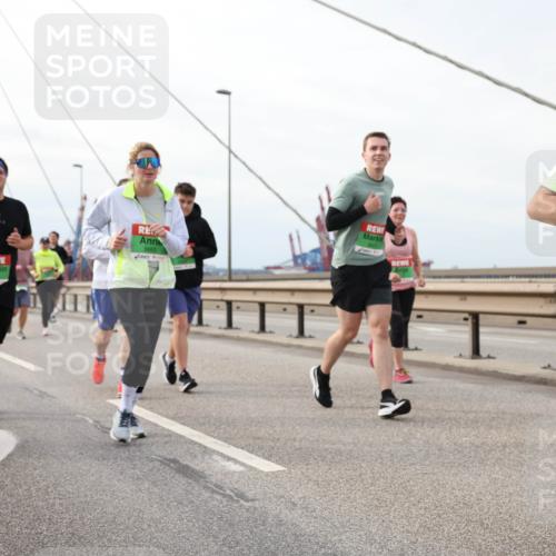 03.10.2025 - Köhlbrandbrückenlauf Lena Gebhardt http://msf.ph/oto/9205246 03.10.2025 16:00:23 Position 2 431, 8552 meine-sportfotos.de