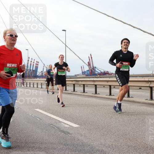 03.10.2025 - Köhlbrandbrückenlauf Lena Gebhardt http://msf.ph/oto/9205274 03.10.2025 16:00:29 Position 2 9430 meine-sportfotos.de