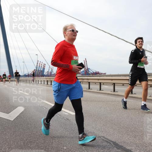03.10.2025 - Köhlbrandbrückenlauf Lena Gebhardt http://msf.ph/oto/9205277 03.10.2025 16:00:29 Position 2  meine-sportfotos.de