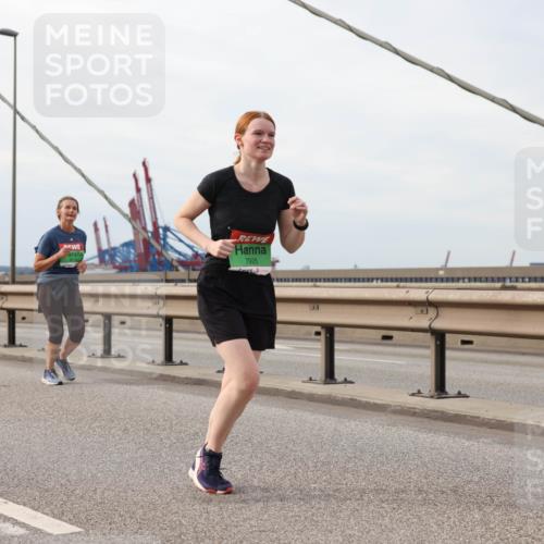 03.10.2025 - Köhlbrandbrückenlauf Lena Gebhardt http://msf.ph/oto/9205279 03.10.2025 16:00:30 Position 2 7925 meine-sportfotos.de