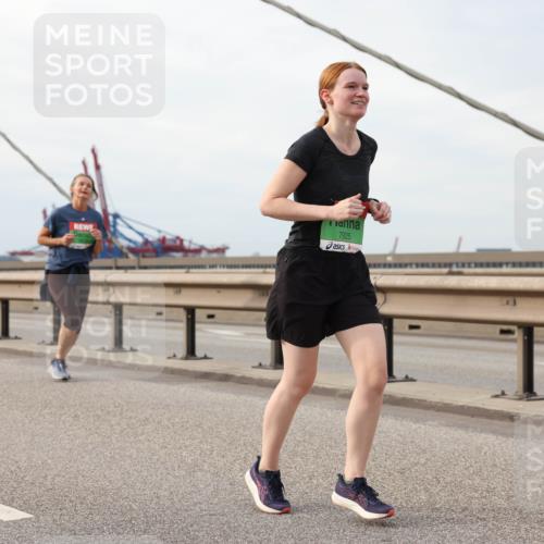 03.10.2025 - Köhlbrandbrückenlauf Lena Gebhardt http://msf.ph/oto/9205282 03.10.2025 16:00:31 Position 2 7925 meine-sportfotos.de