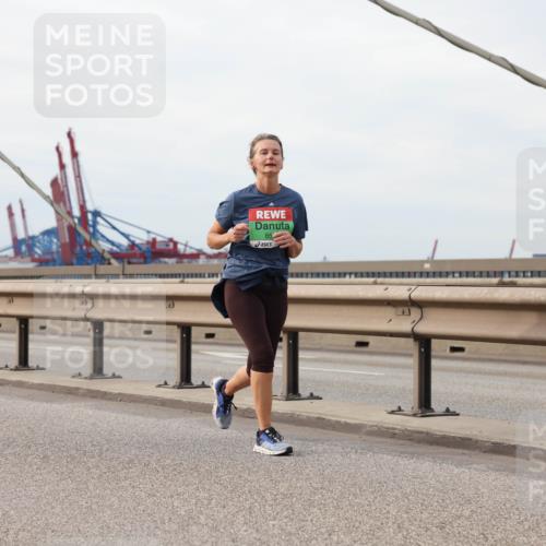 03.10.2025 - Köhlbrandbrückenlauf Lena Gebhardt http://msf.ph/oto/9205283 03.10.2025 16:00:31 Position 2 85 meine-sportfotos.de