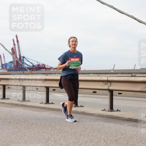 03.10.2025 - Köhlbrandbrückenlauf Lena Gebhardt http://msf.ph/oto/9205284 03.10.2025 16:00:32 Position 2 8519 meine-sportfotos.de