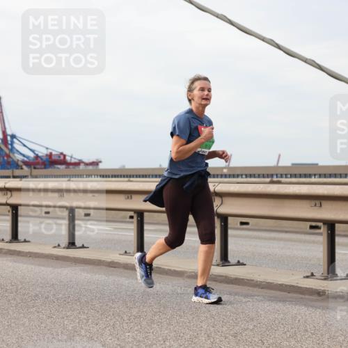 03.10.2025 - Köhlbrandbrückenlauf Lena Gebhardt http://msf.ph/oto/9205285 03.10.2025 16:00:32 Position 2 8518 meine-sportfotos.de