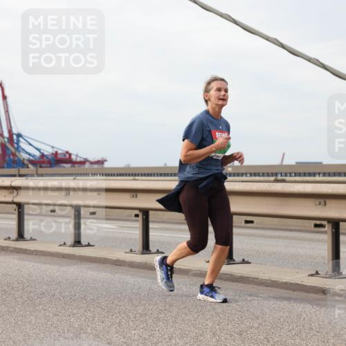 03.10.2025 - Köhlbrandbrückenlauf Lena Gebhardt http://msf.ph/oto/9205286 03.10.2025 16:00:32 Position 2 2519 meine-sportfotos.de