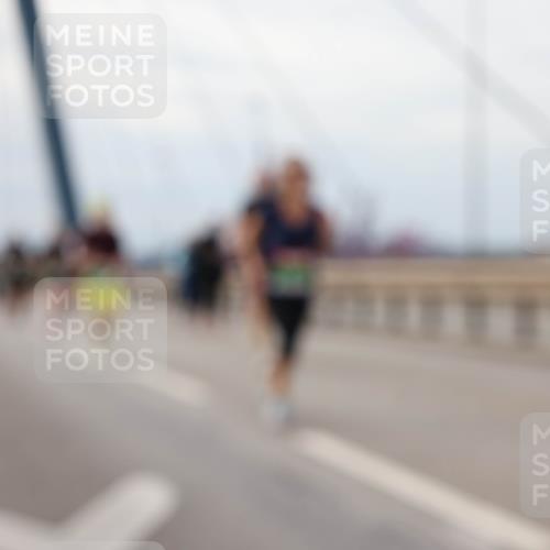 03.10.2025 - Köhlbrandbrückenlauf Lena Gebhardt http://msf.ph/oto/9205287 03.10.2025 16:00:33 Position 2 11 meine-sportfotos.de